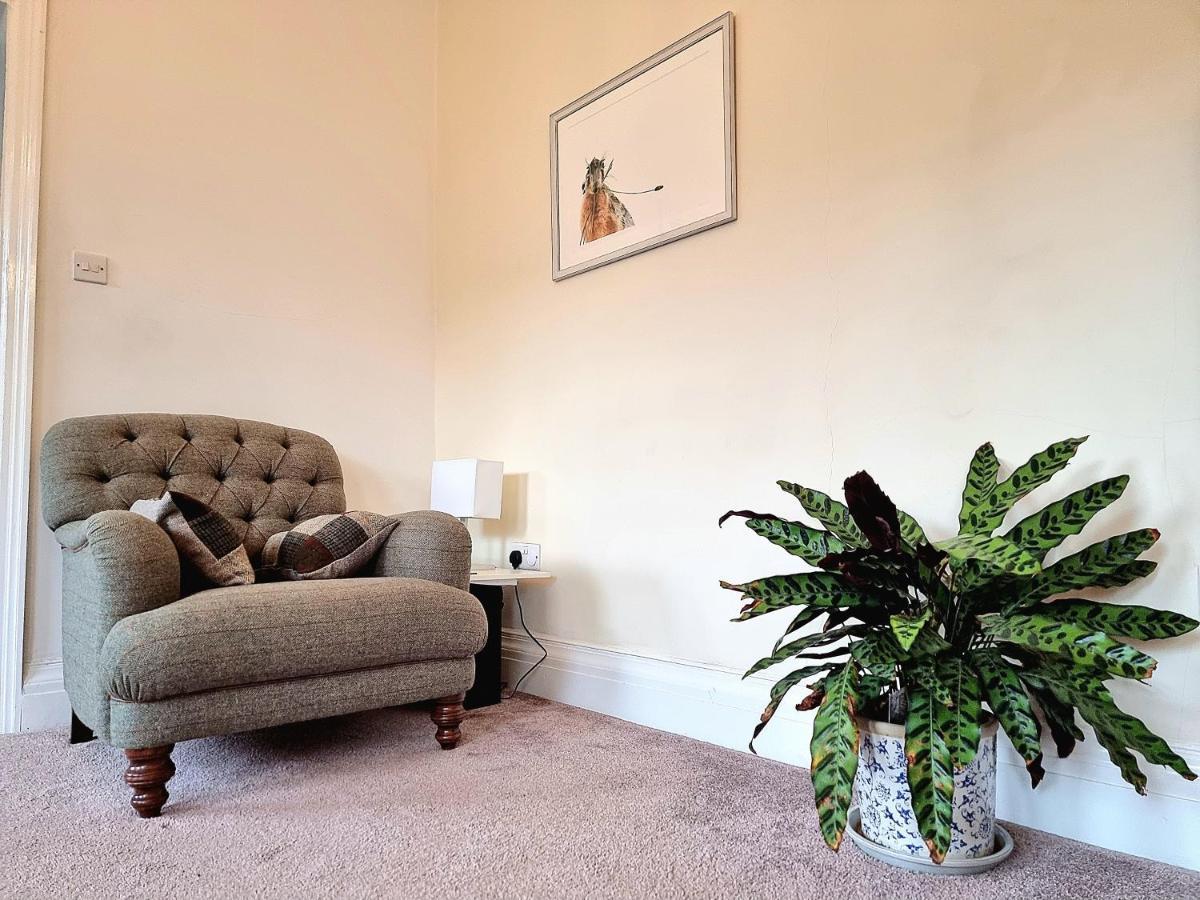 Spacious Retreat With River Views Near Peak District Matlock  Kültér fotó