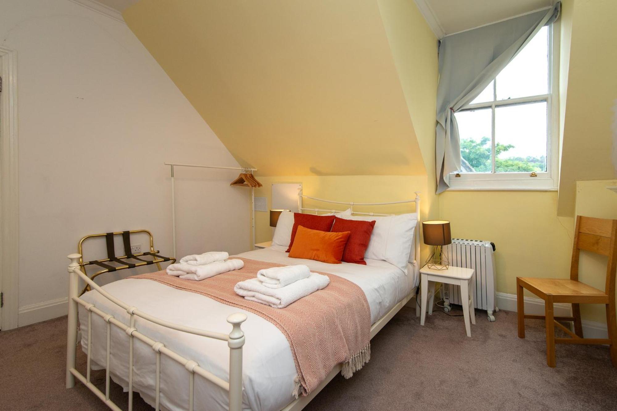 Spacious Retreat With River Views Near Peak District Matlock  Kültér fotó
