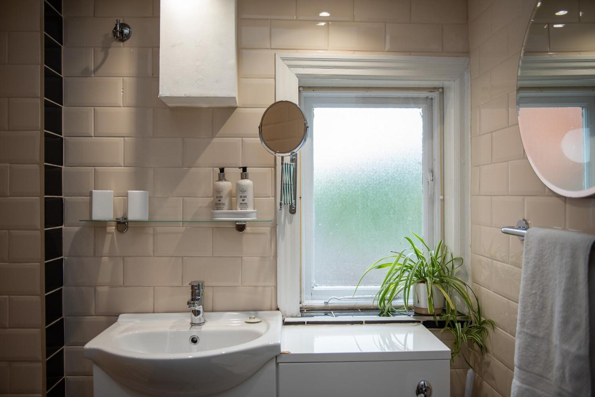 Spacious Retreat With River Views Near Peak District Matlock  Kültér fotó
