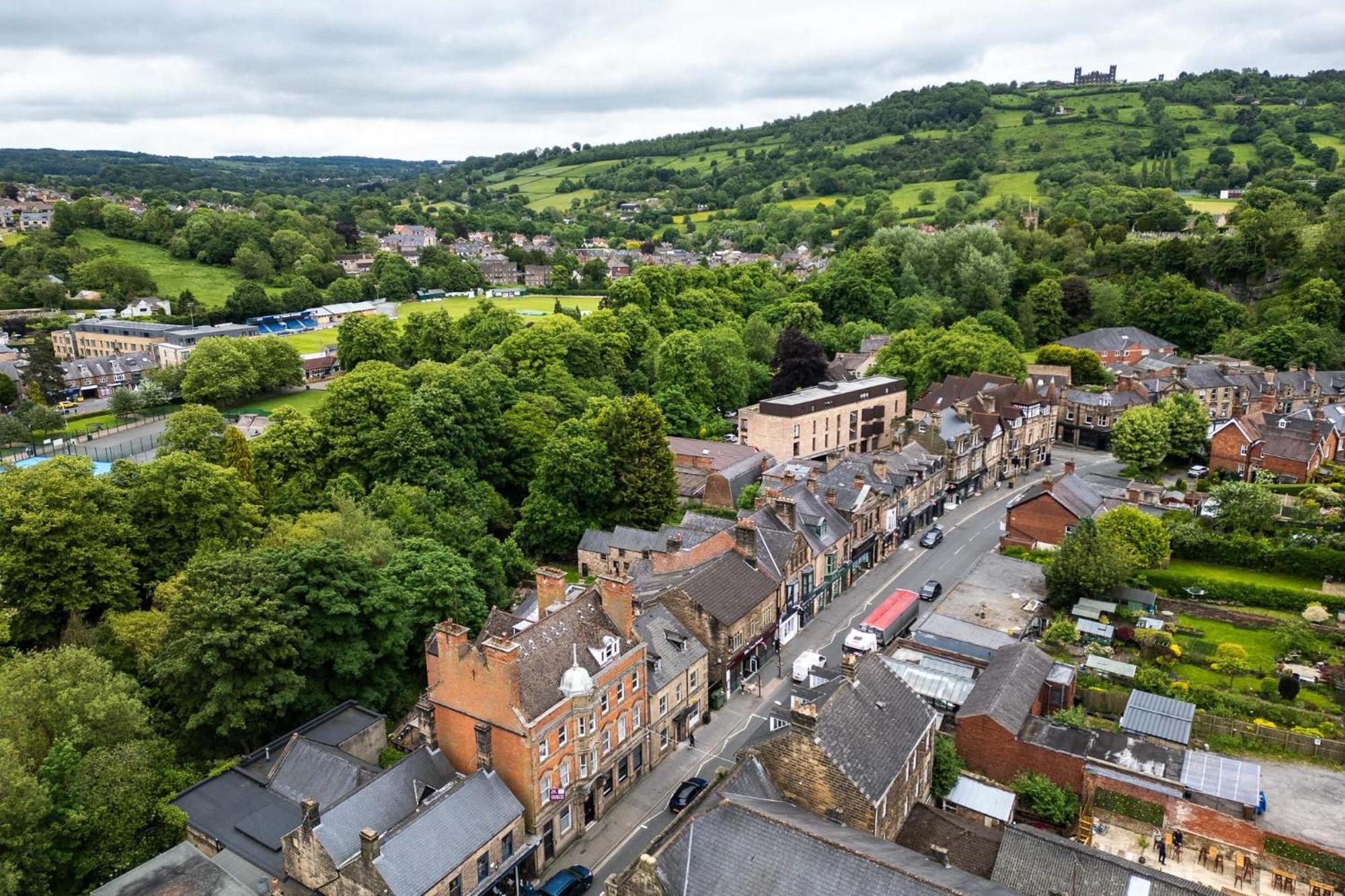 Spacious Retreat With River Views Near Peak District Matlock  Kültér fotó