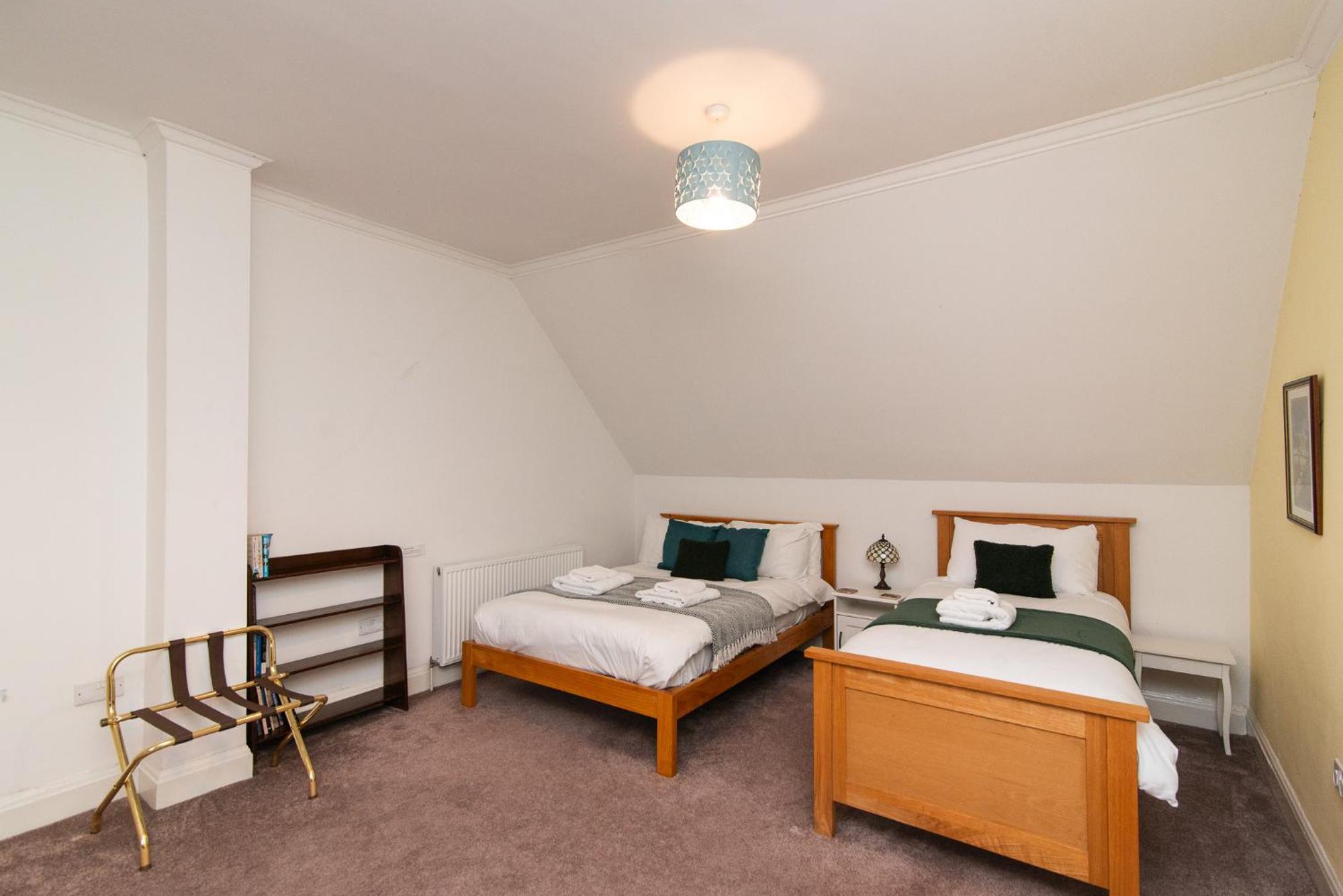 Spacious Retreat With River Views Near Peak District Matlock  Kültér fotó