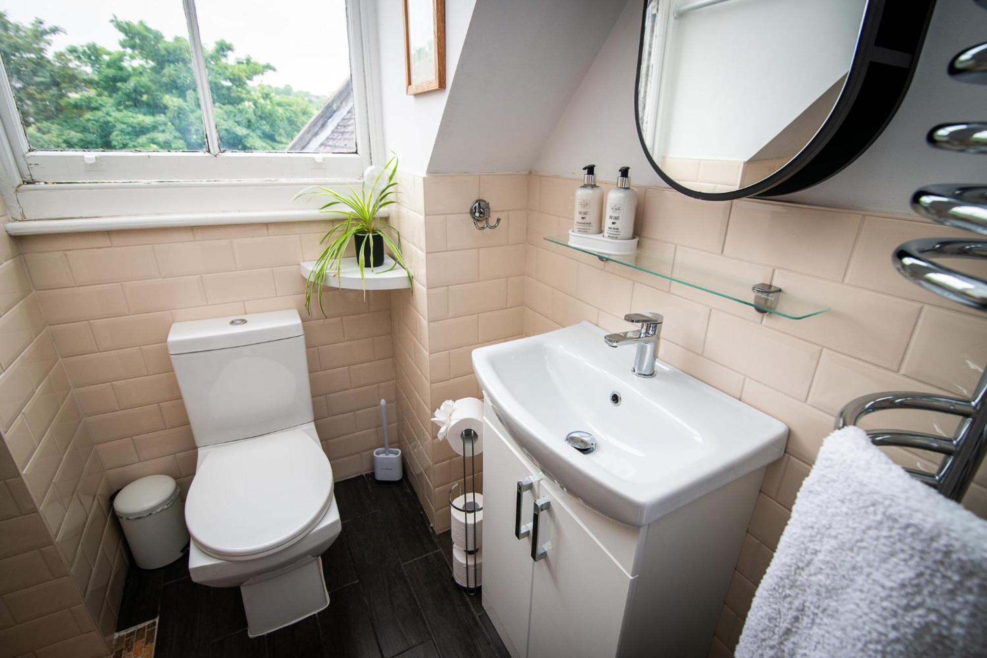 Spacious Retreat With River Views Near Peak District Matlock  Kültér fotó