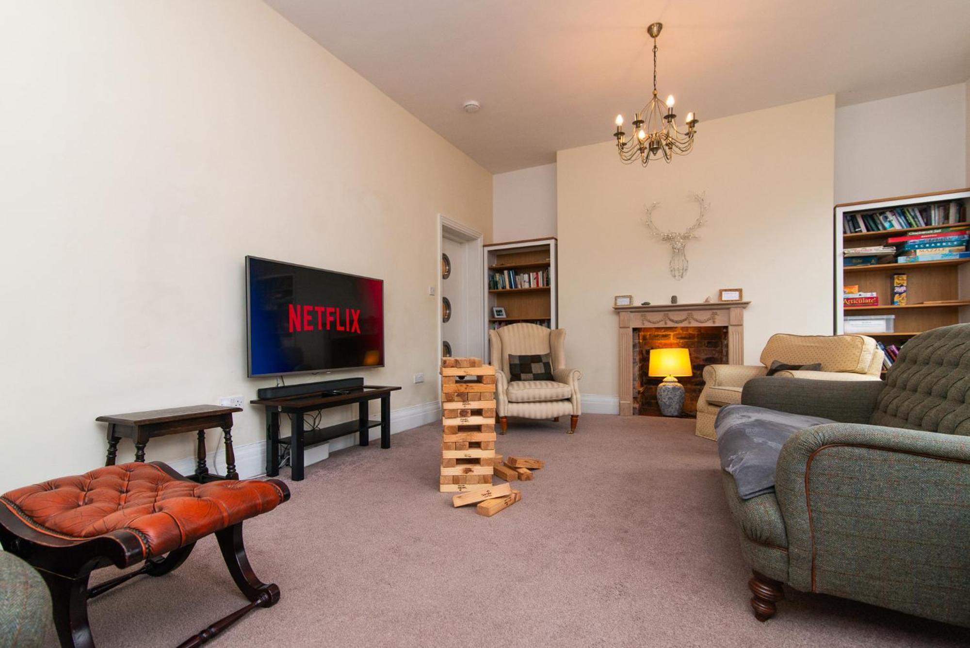 Spacious Retreat With River Views Near Peak District Matlock  Kültér fotó