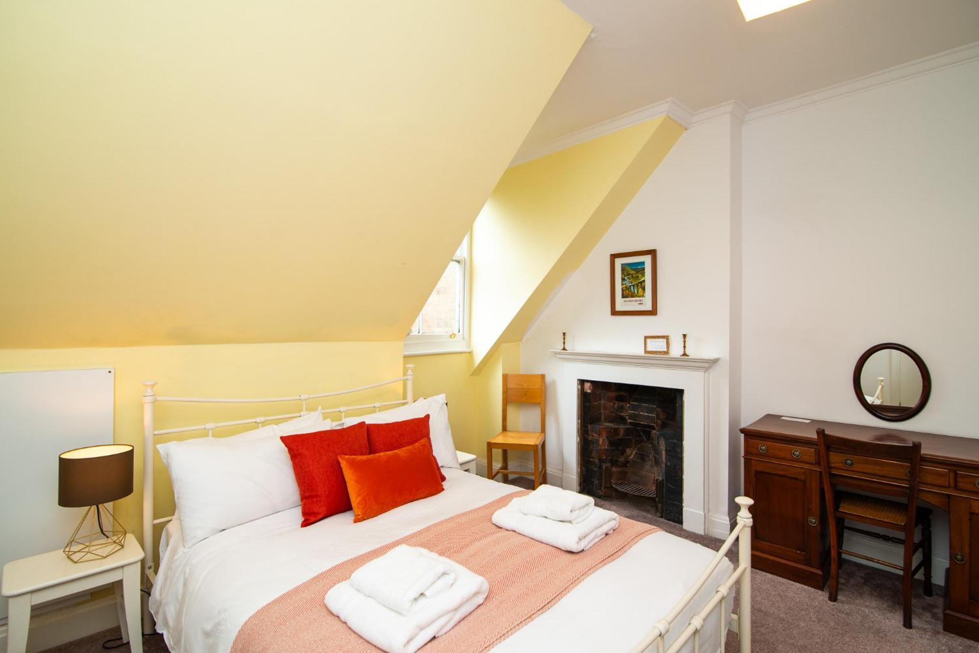 Spacious Retreat With River Views Near Peak District Matlock  Kültér fotó