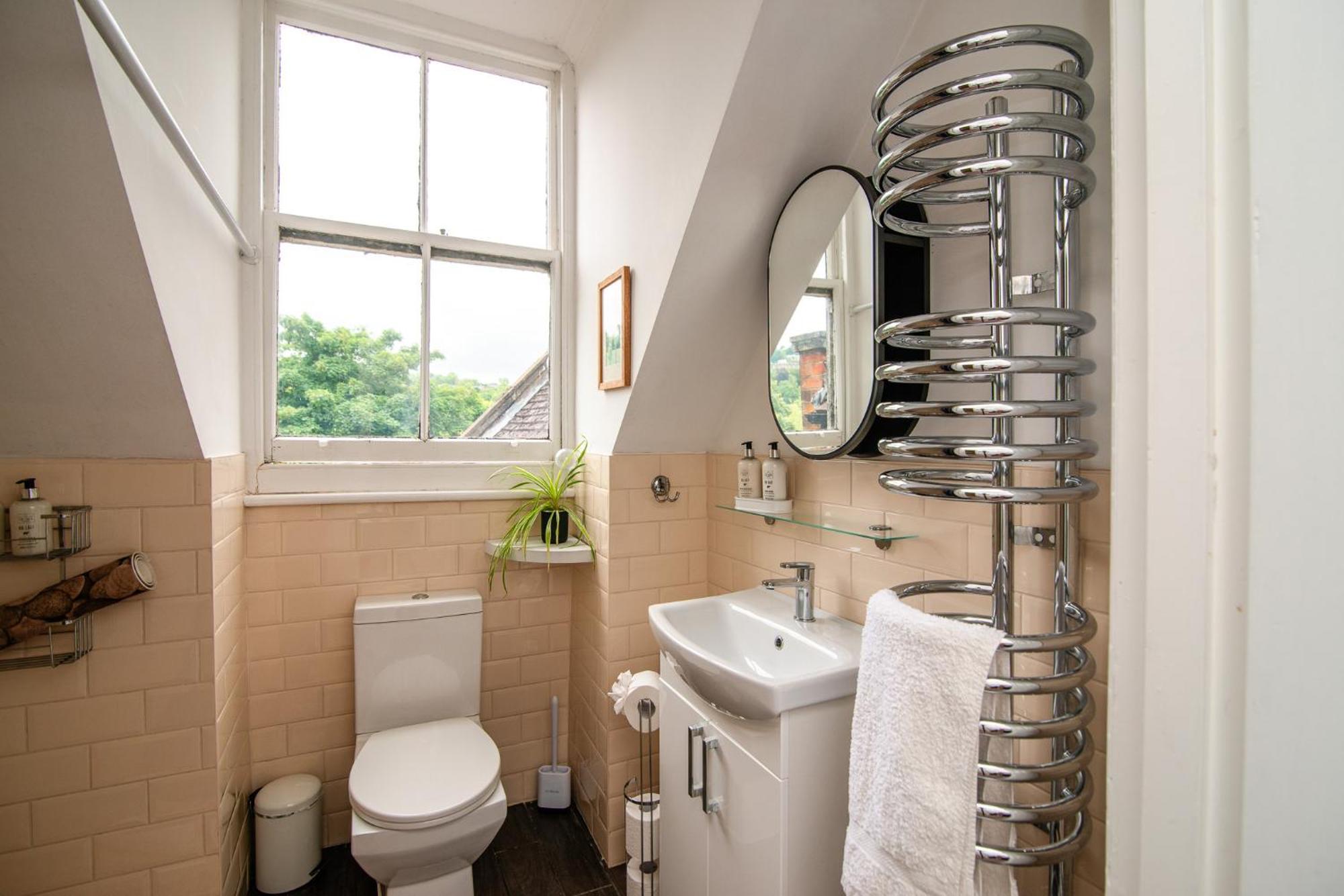 Spacious Retreat With River Views Near Peak District Matlock  Kültér fotó