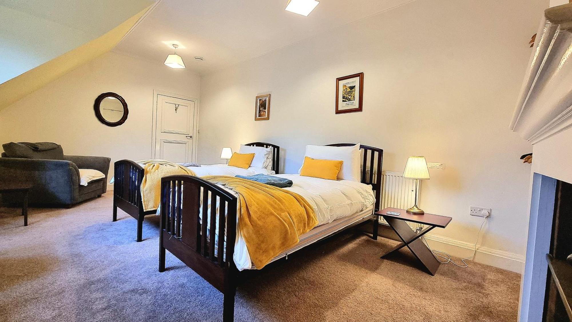 Spacious Retreat With River Views Near Peak District Matlock  Kültér fotó